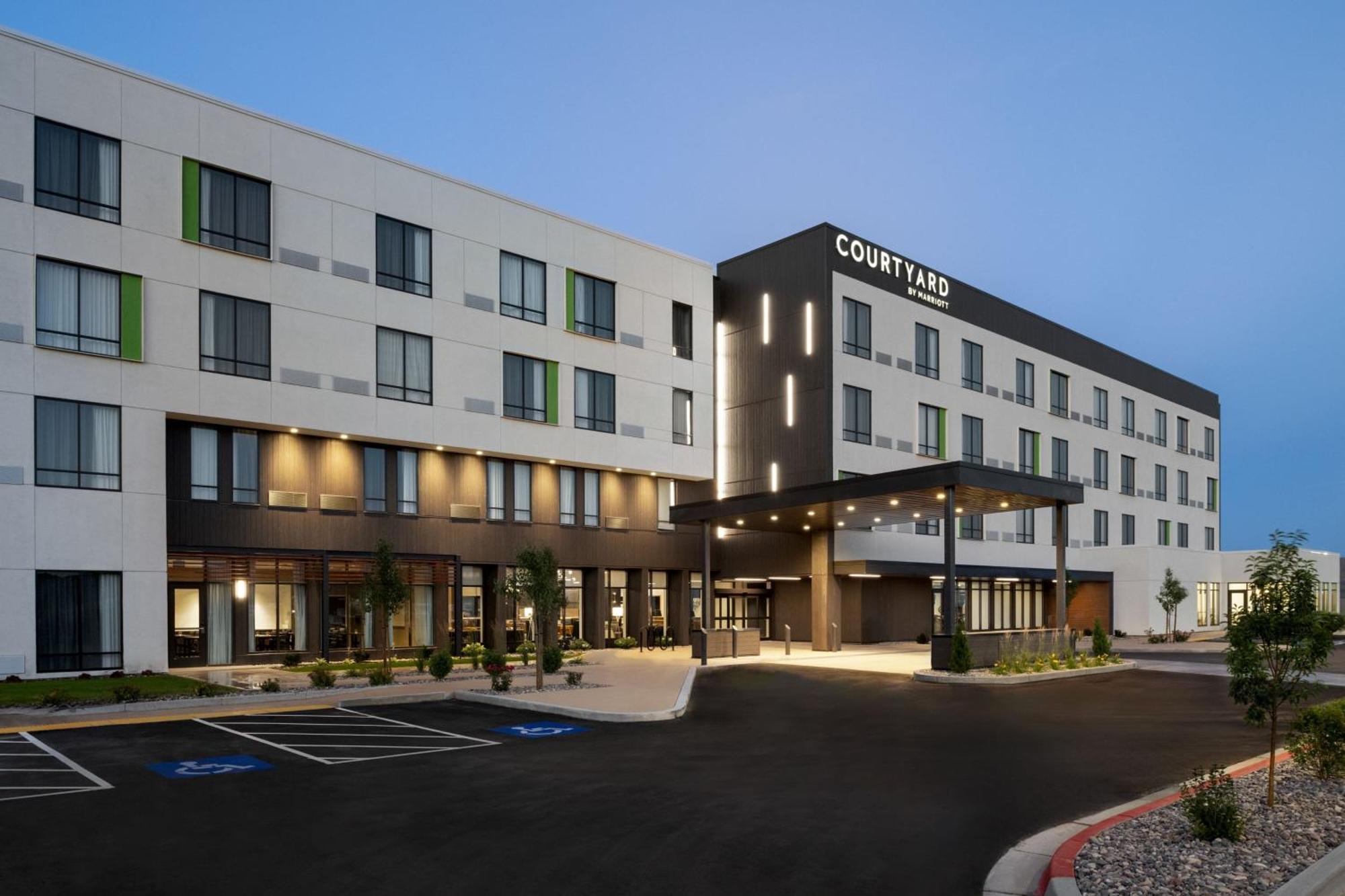 فندق Courtyard By Marriott بوكاتيلو المظهر الخارجي الصورة